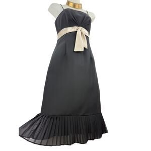 Vintage Y2K DE LARU black cocktail dress with pleated trim and bow